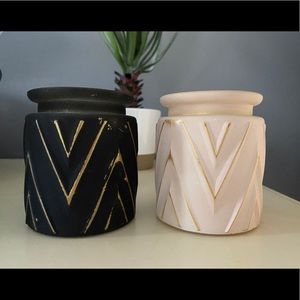 2 Makeup Brush Holders